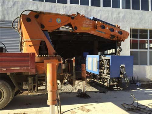 發(fā)電機設(shè)備搬運展示