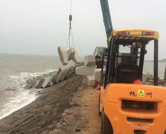 青島第二海水浴場海剃加工工程展示