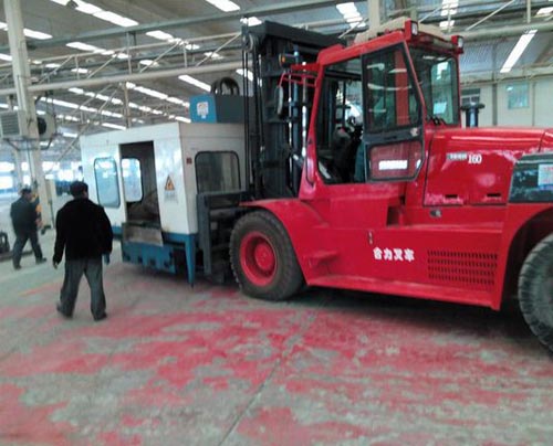 25噸叉車出租搬運設(shè)備展示
