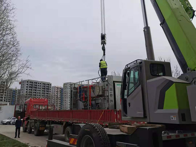 紅島高新區(qū)滅菌柜設(shè)備吊裝二樓施工現(xiàn)場